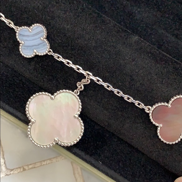 SOLD ♥️ Van Cleef & Arpels Magic Alhambra bracelet - Picture 10 of 16